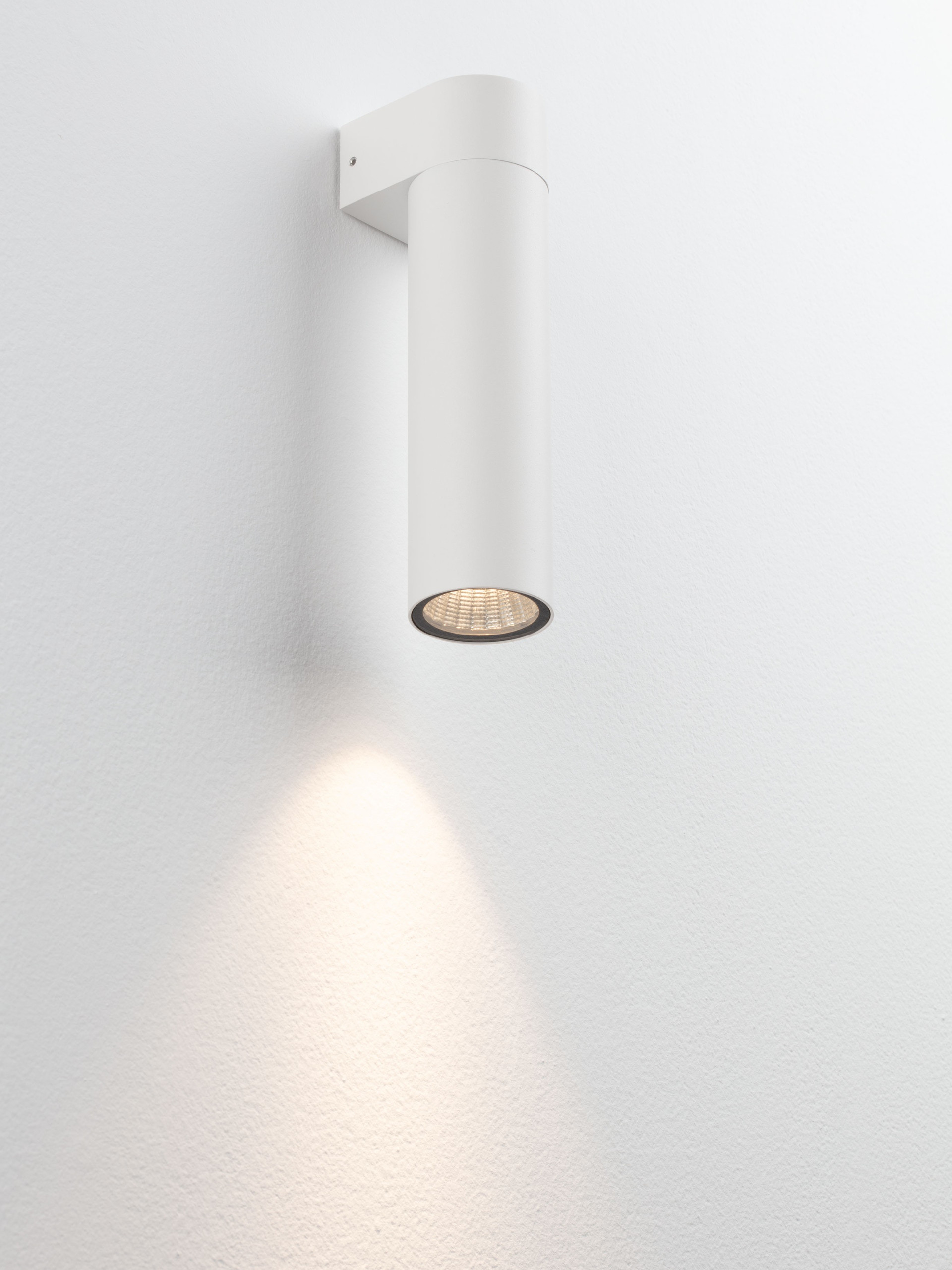 LUSY | W 7 H 20 D 5 cm | 5 W | 3000 K | 310 lm | IP65 | White | Aluminum