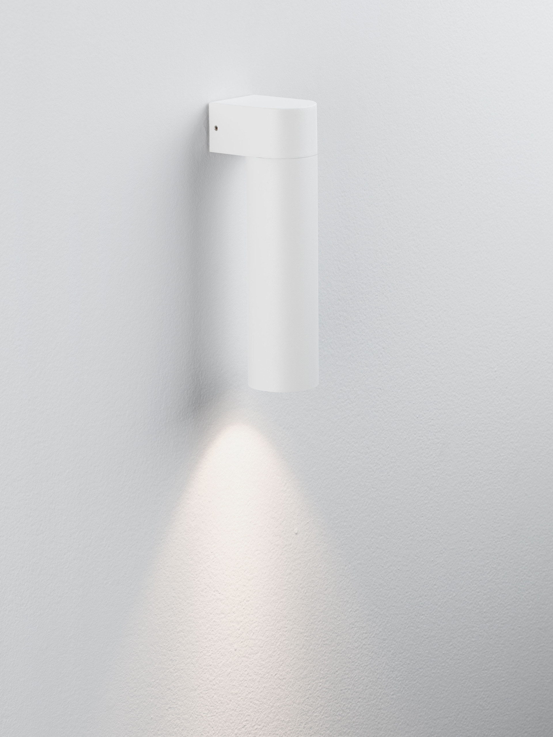 LUSY | W 7 H 20 D 5 cm | 5 W | 3000 K | 310 lm | IP65 | White | Aluminum